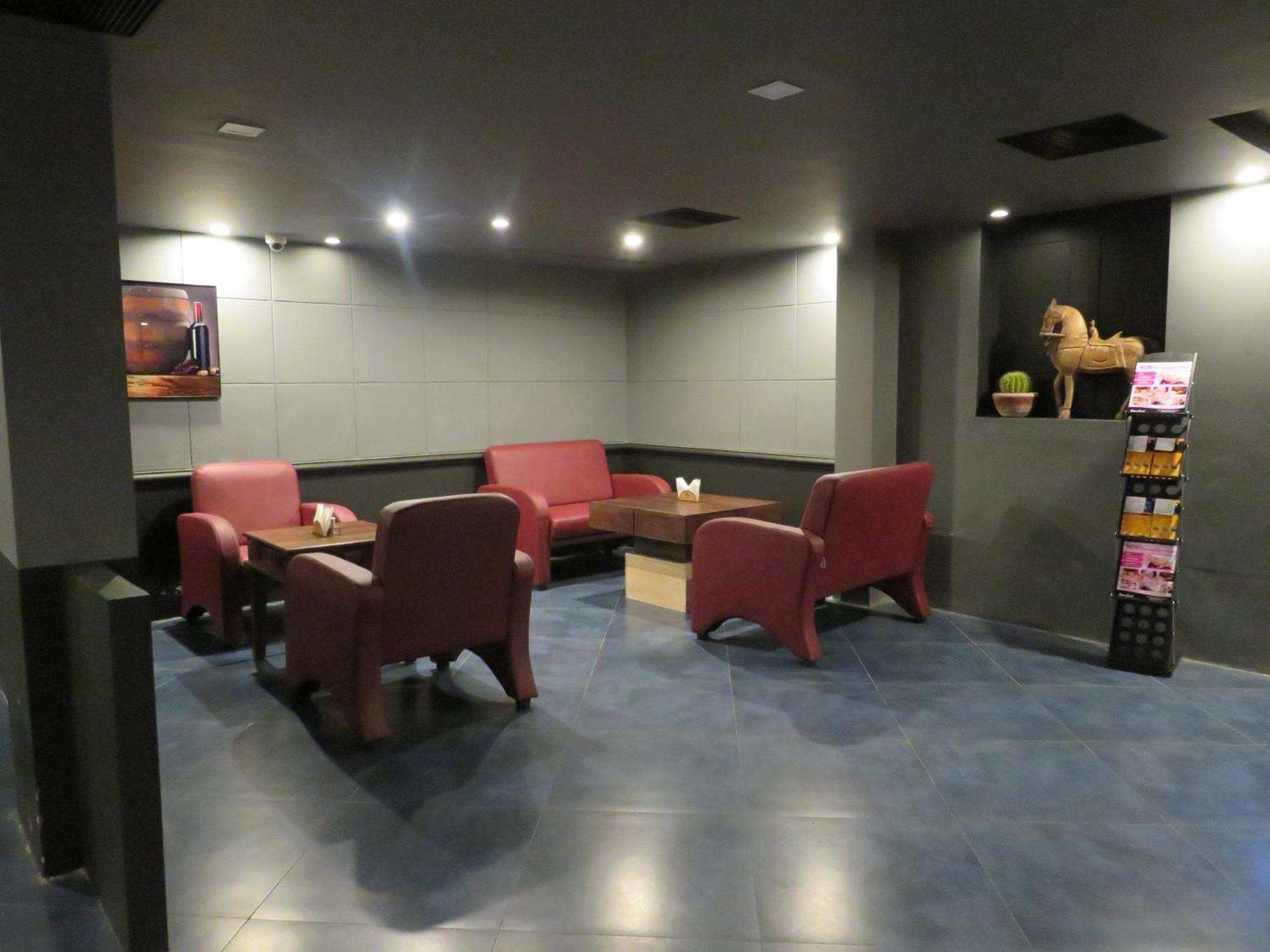 Kfour Apartment & Hotels Private Limited Maduráj Kültér fotó